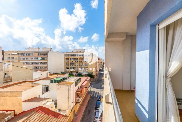 Wynajem długoterminowy - Mieszkanie w bloku -
Torrevieja - Centro