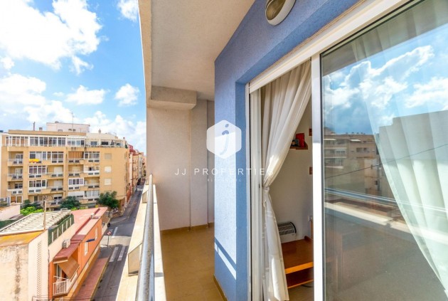 Wynajem długoterminowy - Mieszkanie w bloku -
Torrevieja - Centro