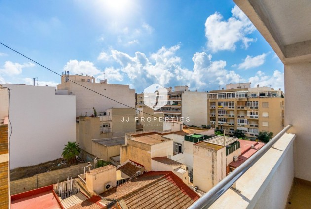 Wynajem długoterminowy - Mieszkanie w bloku -
Torrevieja - Centro
