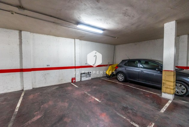 Wynajem długoterminowy - Mieszkanie w bloku -
Torrevieja - Centro