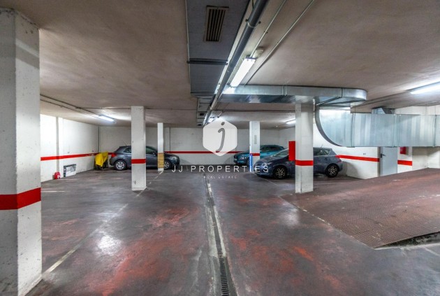 Wynajem długoterminowy - Mieszkanie w bloku -
Torrevieja - Centro