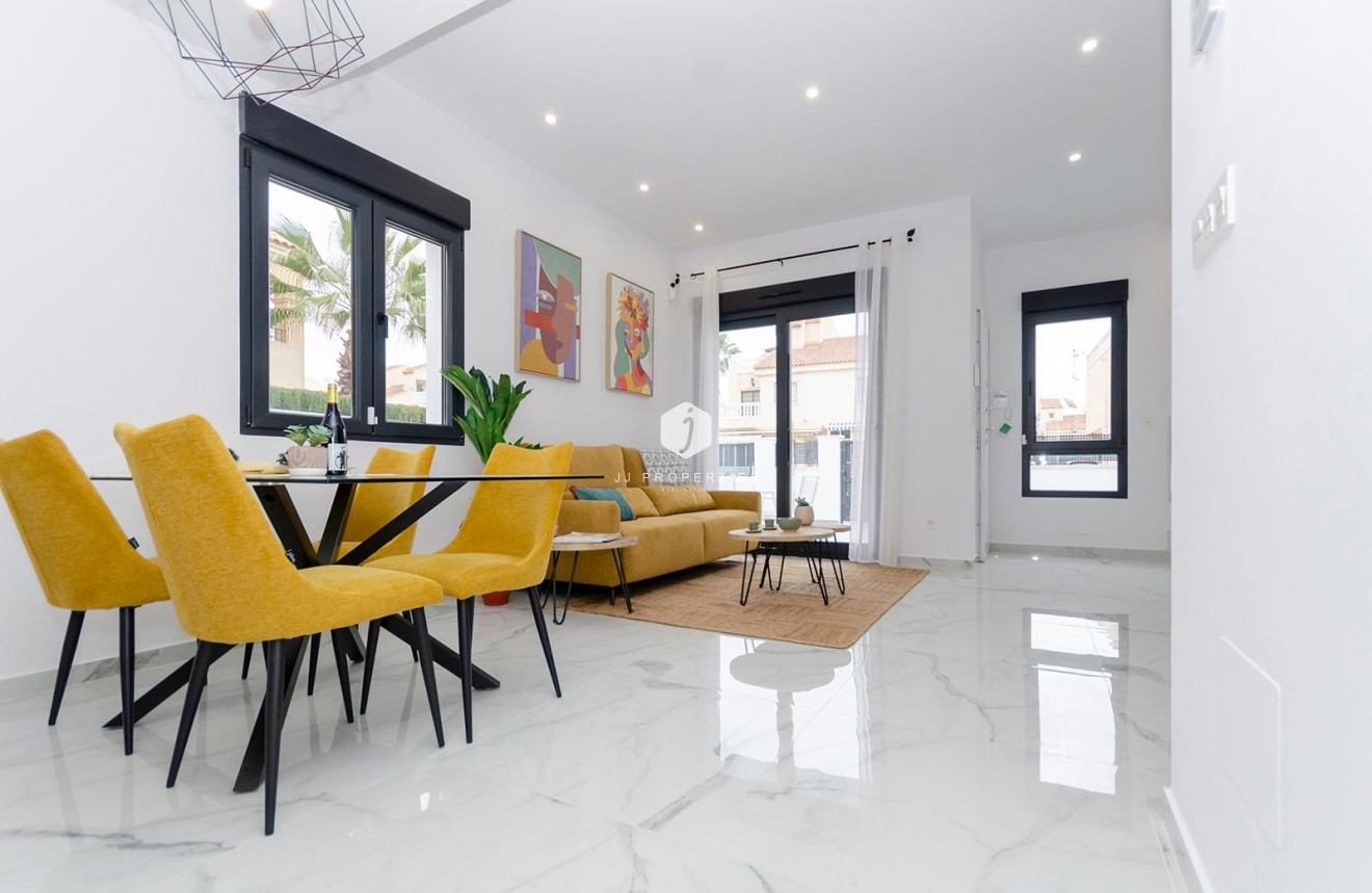 Obra nueva - Villa -
Torrevieja - Torretas