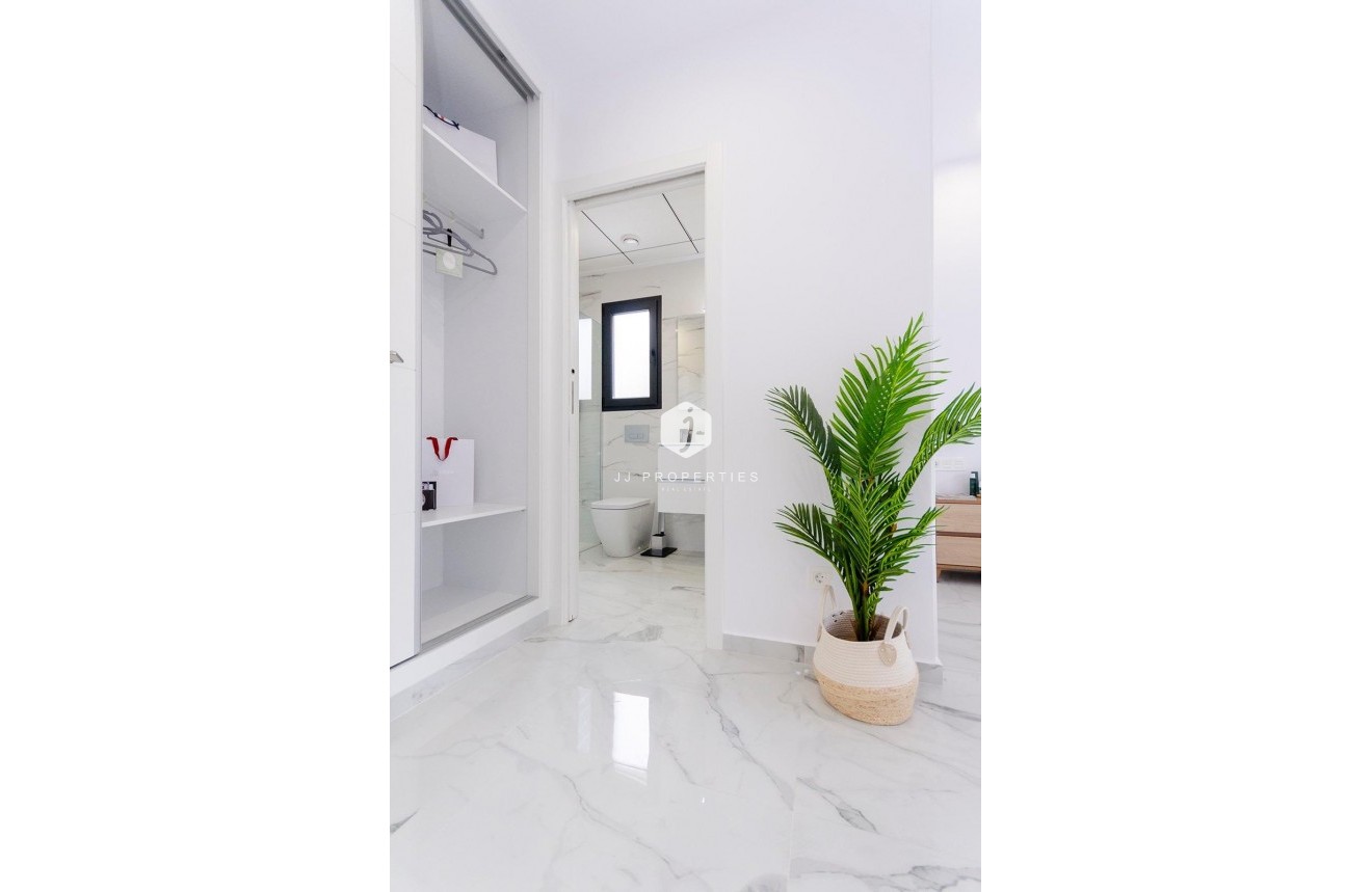 Obra nueva - Villa -
Torrevieja - Torretas