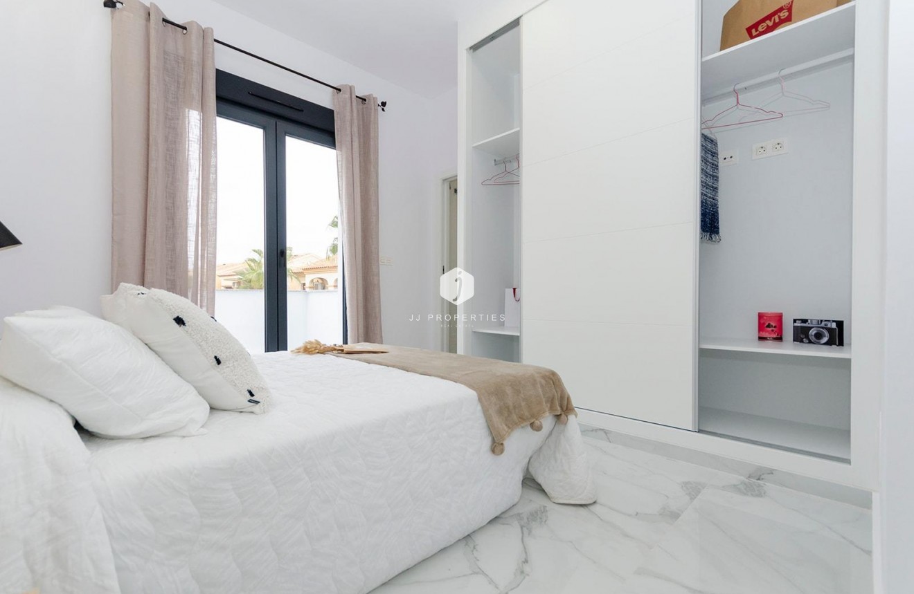 Obra nueva - Villa -
Torrevieja - Torretas