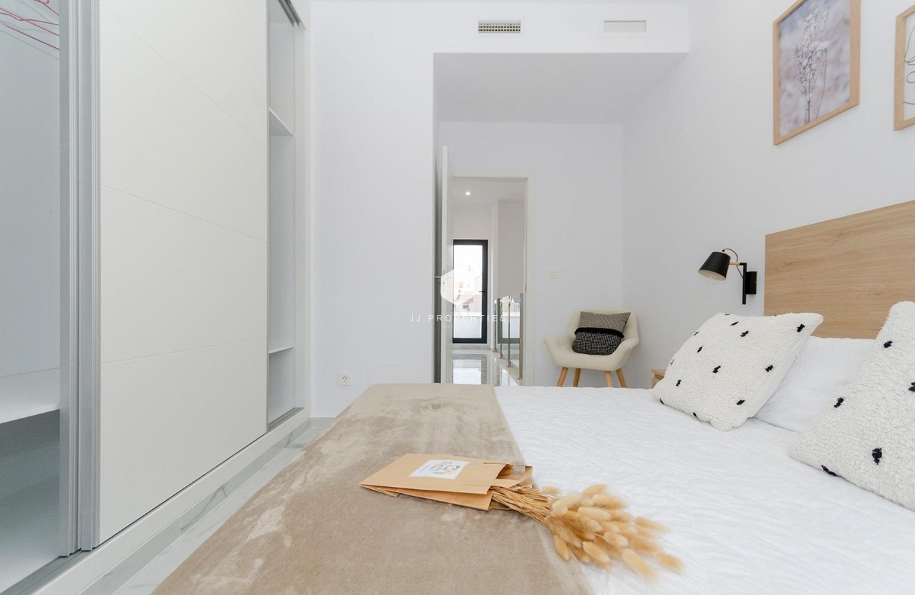 Obra nueva - Villa -
Torrevieja - Torretas