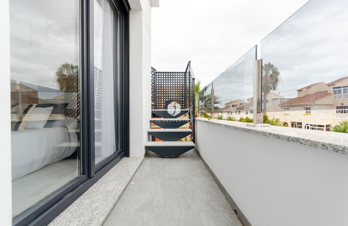 Obra nueva - Villa -
Torrevieja - Torretas