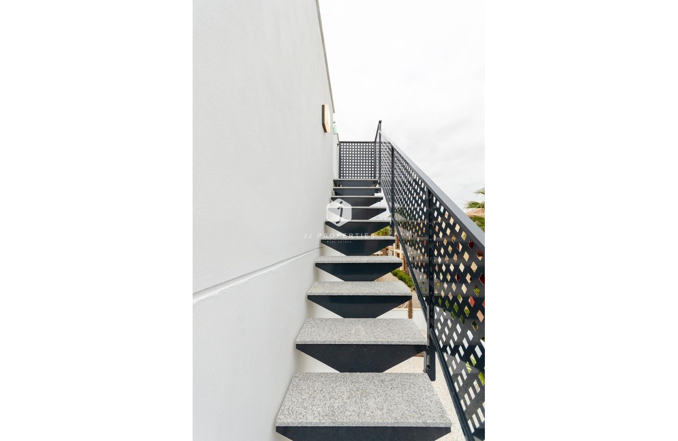 Obra nueva - Villa -
Torrevieja - Torretas