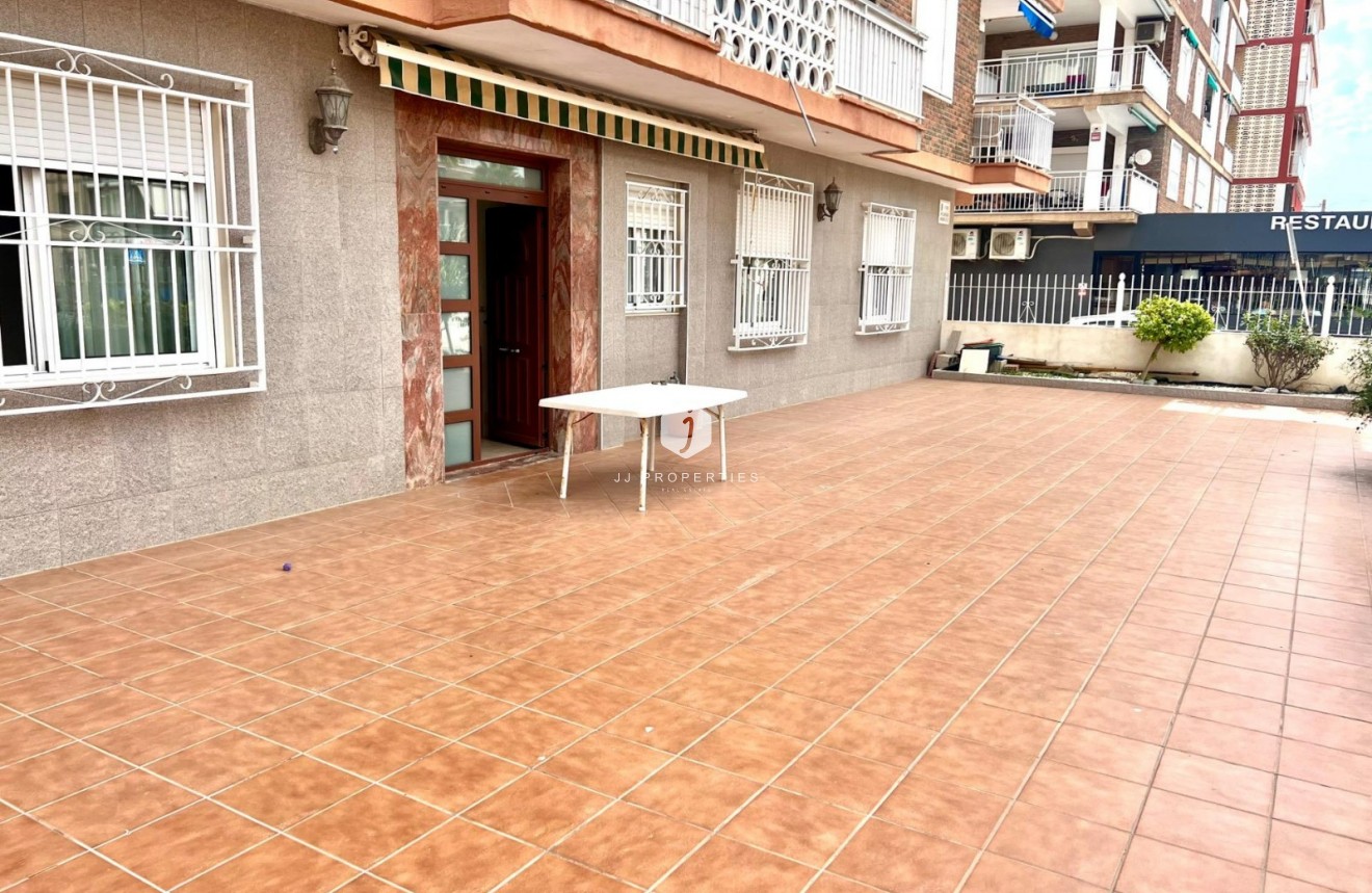 Tweedehands - Appartement / flat -
Torrevieja - Playa de los Naufragos