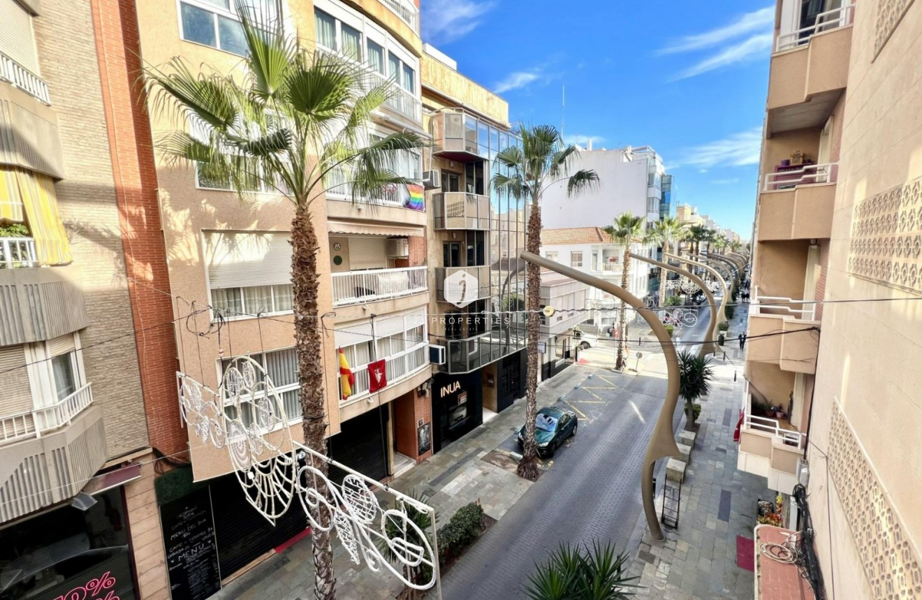D'occasion - Appartement -
Torrevieja - Centro