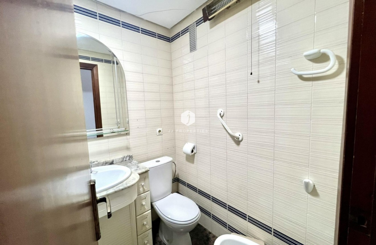 D'occasion - Appartement -
Torrevieja - Centro