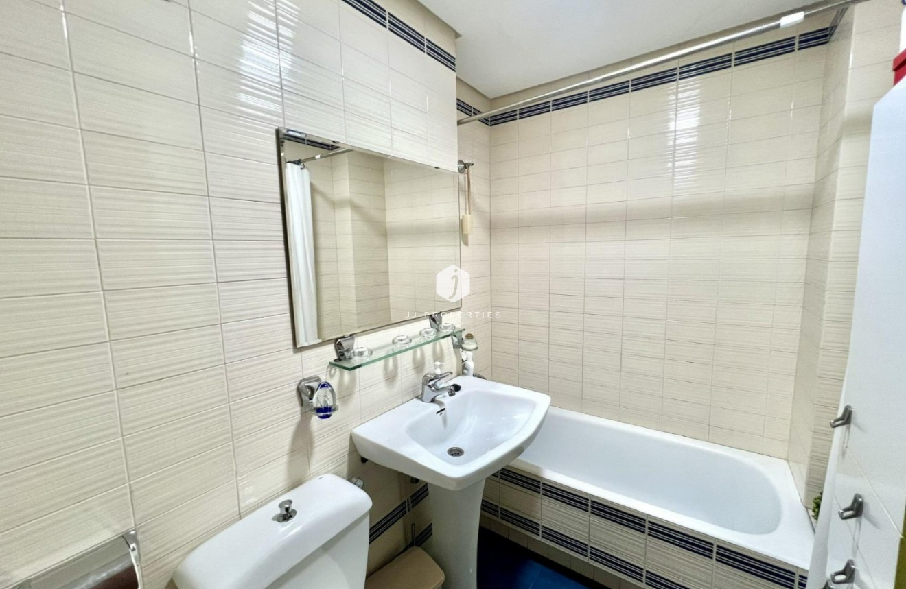 D'occasion - Appartement -
Torrevieja - Centro