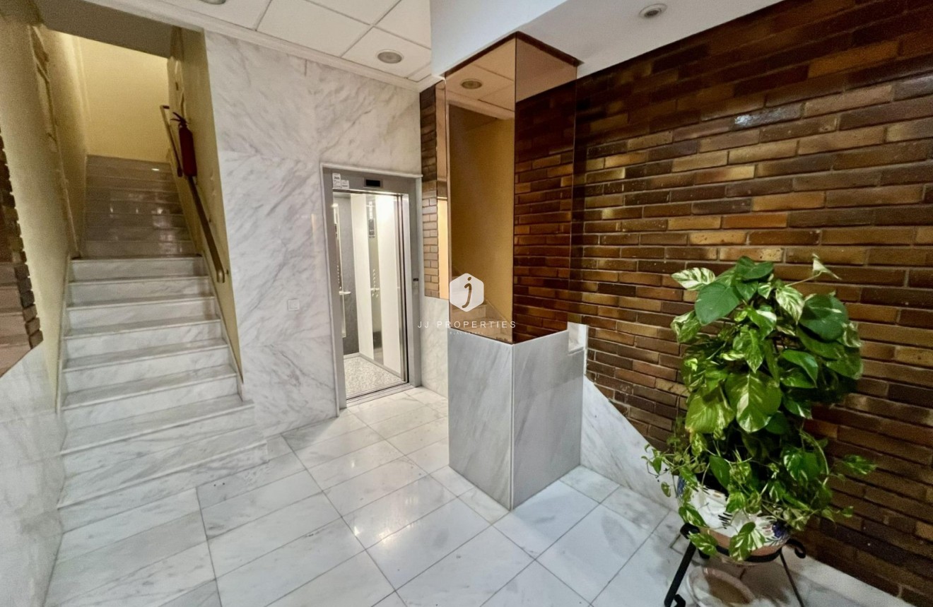 D'occasion - Appartement -
Torrevieja - Centro