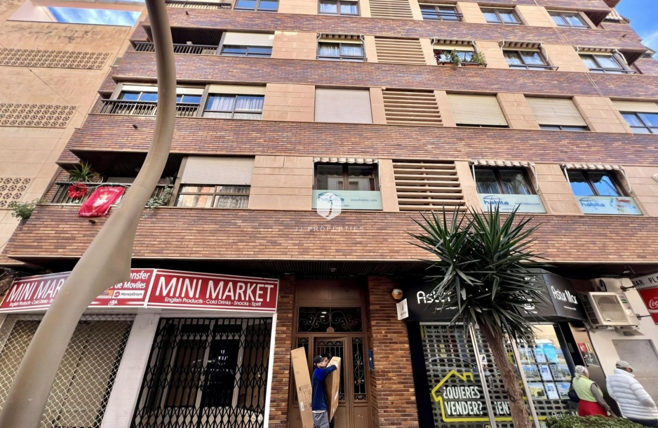 D'occasion - Appartement -
Torrevieja - Centro