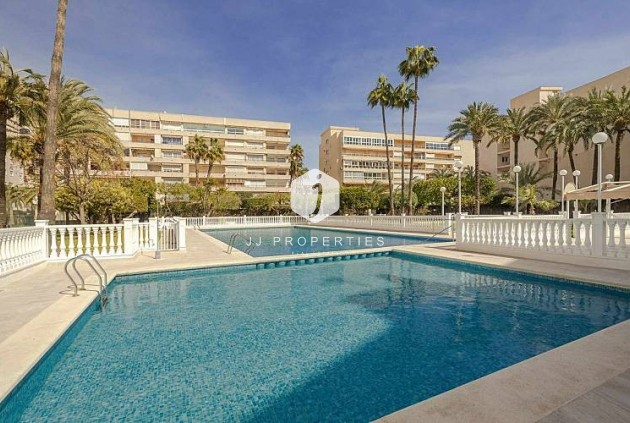 Wynajem długoterminowy - Mieszkanie w bloku -
Torrevieja - Playa de los locos