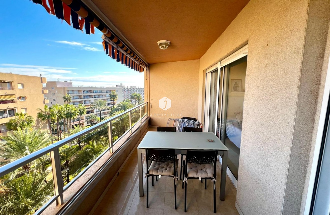 Wynajem długoterminowy - Mieszkanie w bloku -
Torrevieja - Playa de los locos