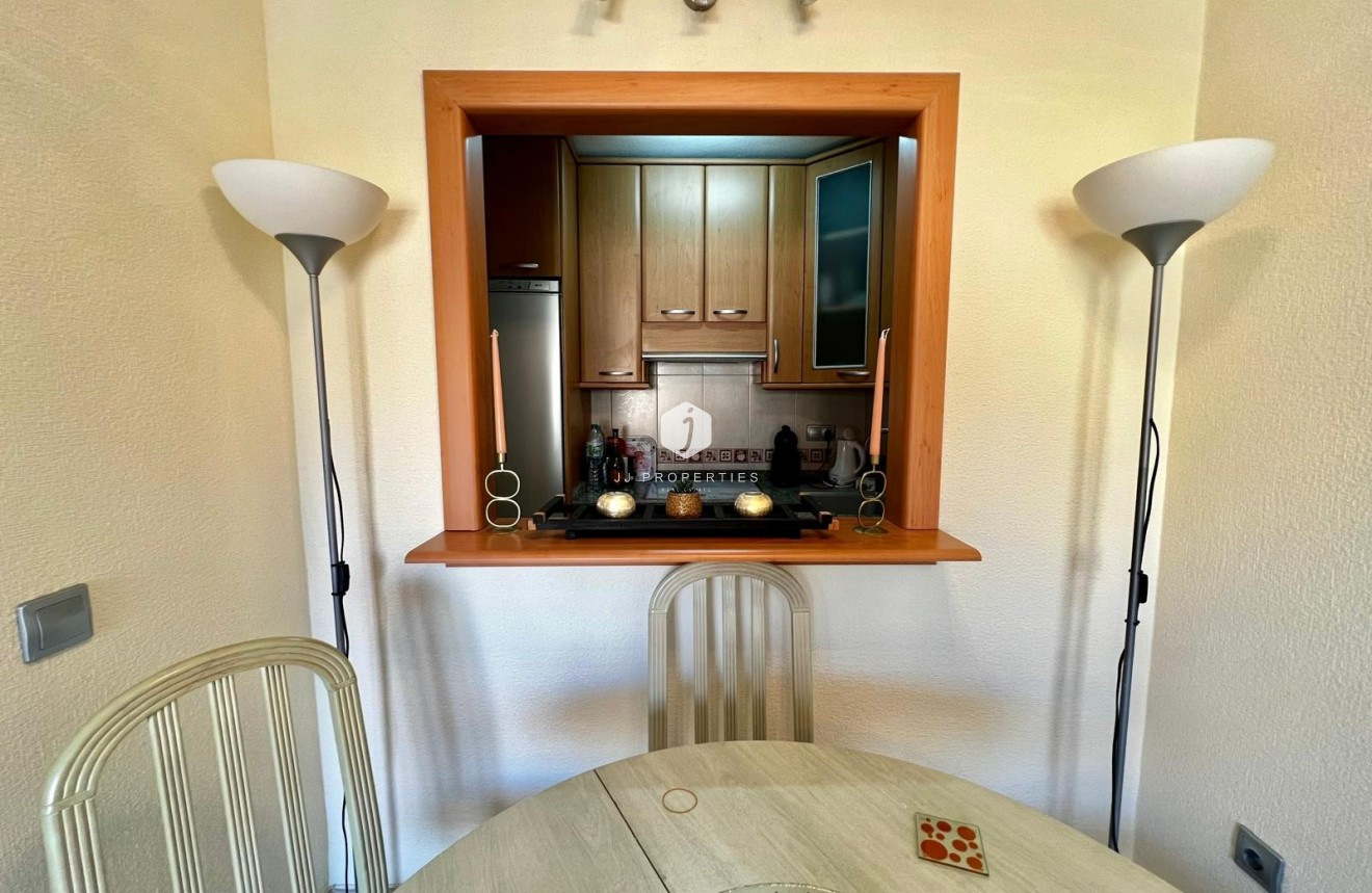 Wynajem długoterminowy - Mieszkanie w bloku -
Torrevieja - Playa de los locos