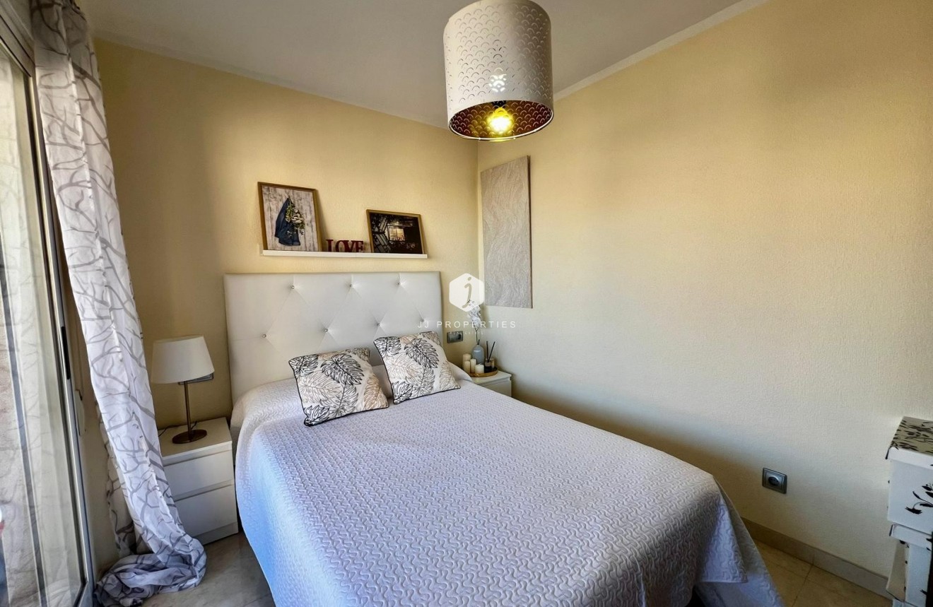 Wynajem długoterminowy - Mieszkanie w bloku -
Torrevieja - Playa de los locos