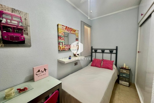 Wynajem długoterminowy - Mieszkanie w bloku -
Torrevieja - Playa de los locos