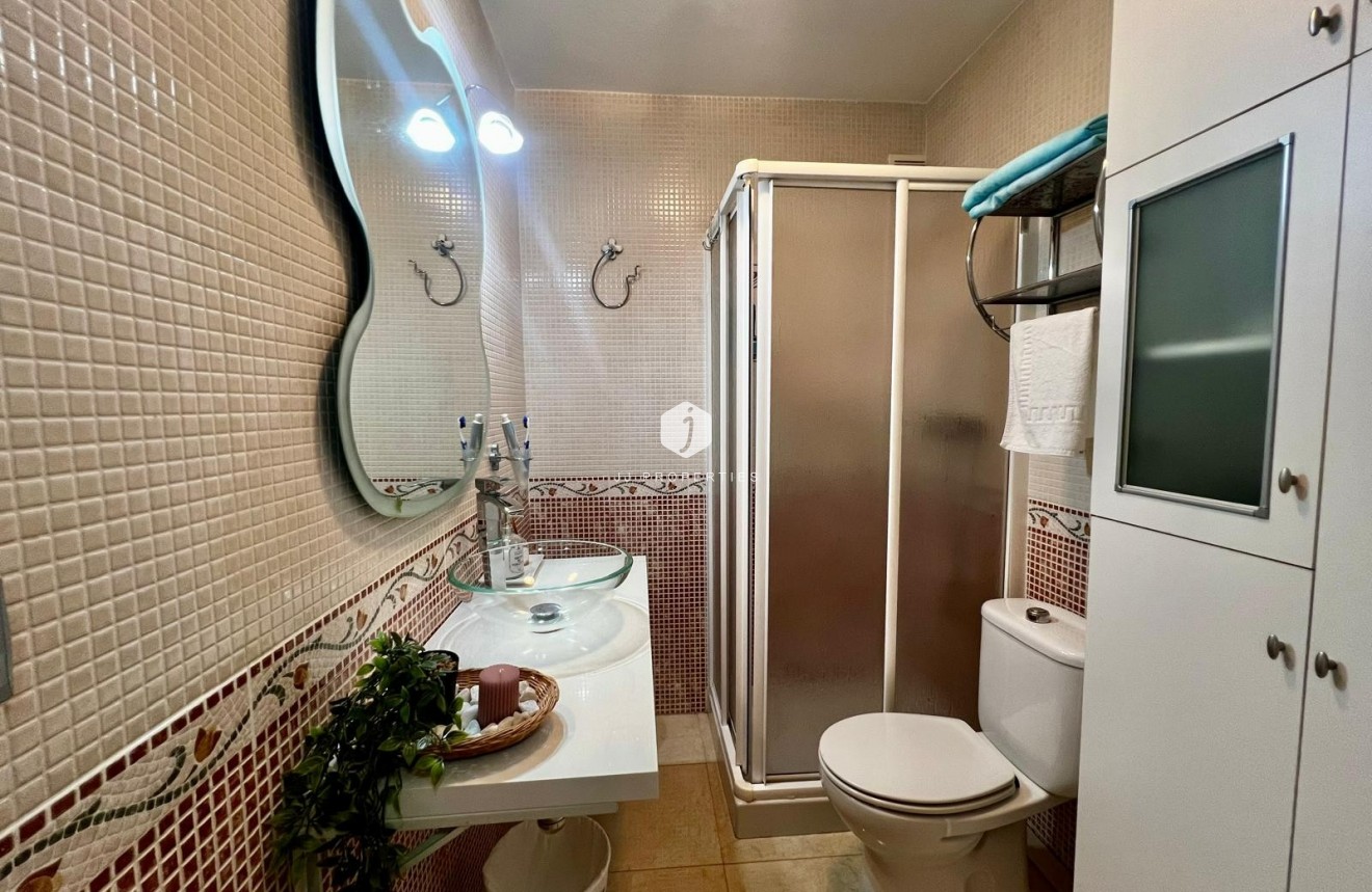 Wynajem długoterminowy - Mieszkanie w bloku -
Torrevieja - Playa de los locos