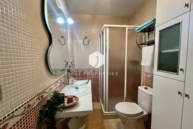 Wynajem długoterminowy - Mieszkanie w bloku -
Torrevieja - Playa de los locos