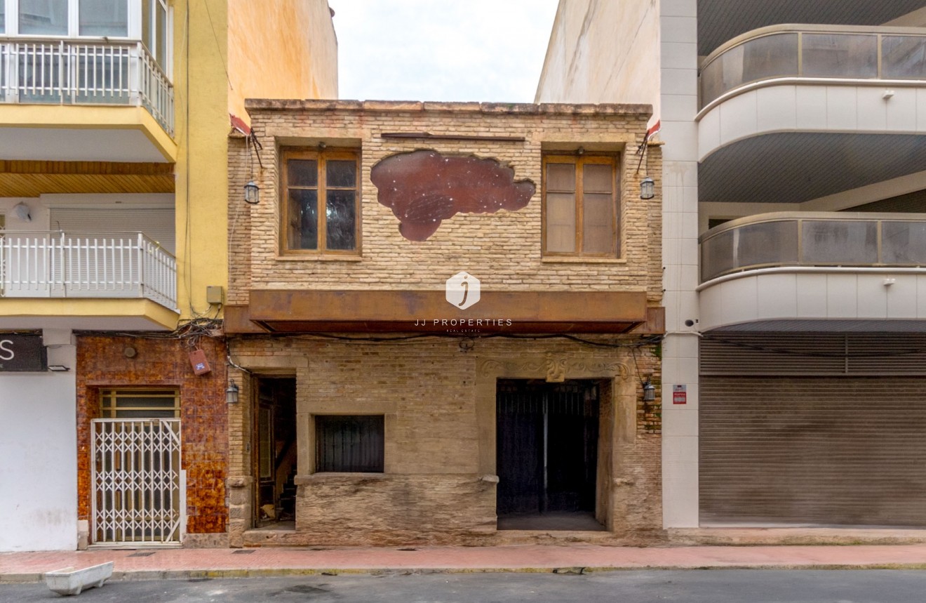 Resale - Commercial -
Torrevieja