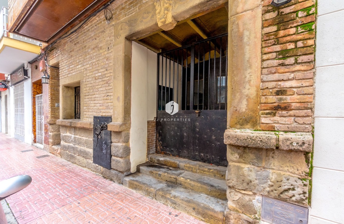 Resale - Commercial -
Torrevieja