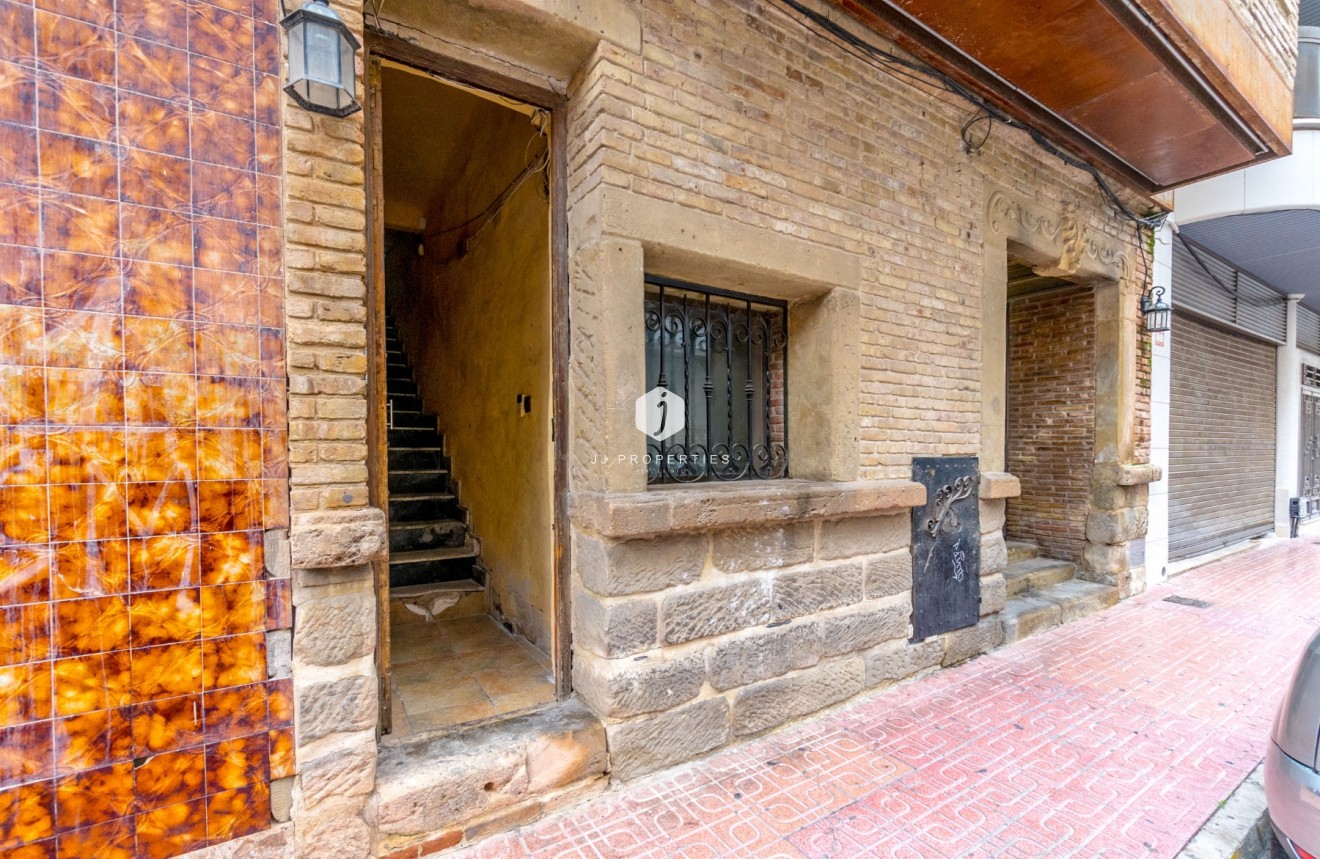 Resale - Commercial -
Torrevieja