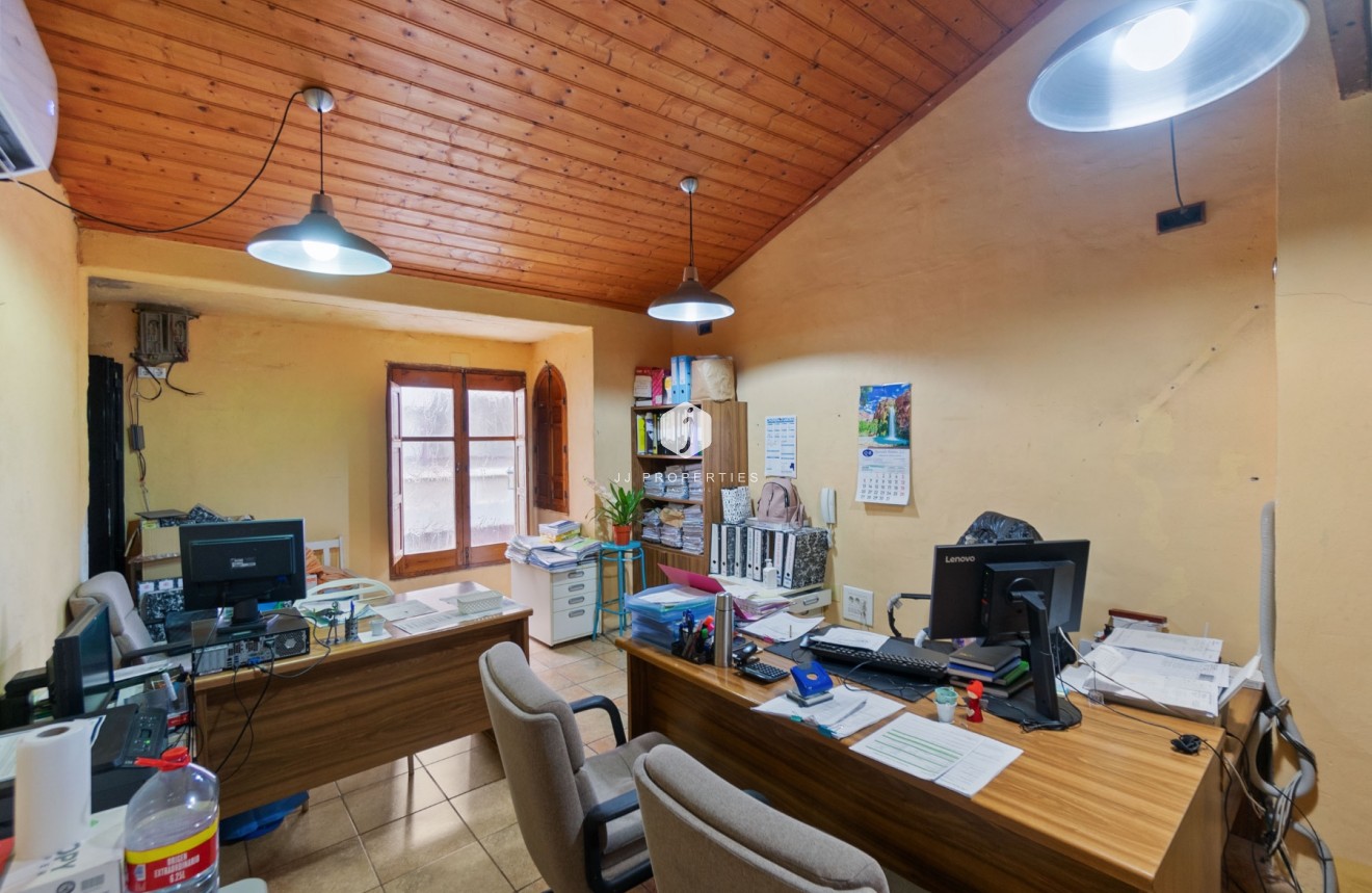 Resale - Commercial -
Torrevieja