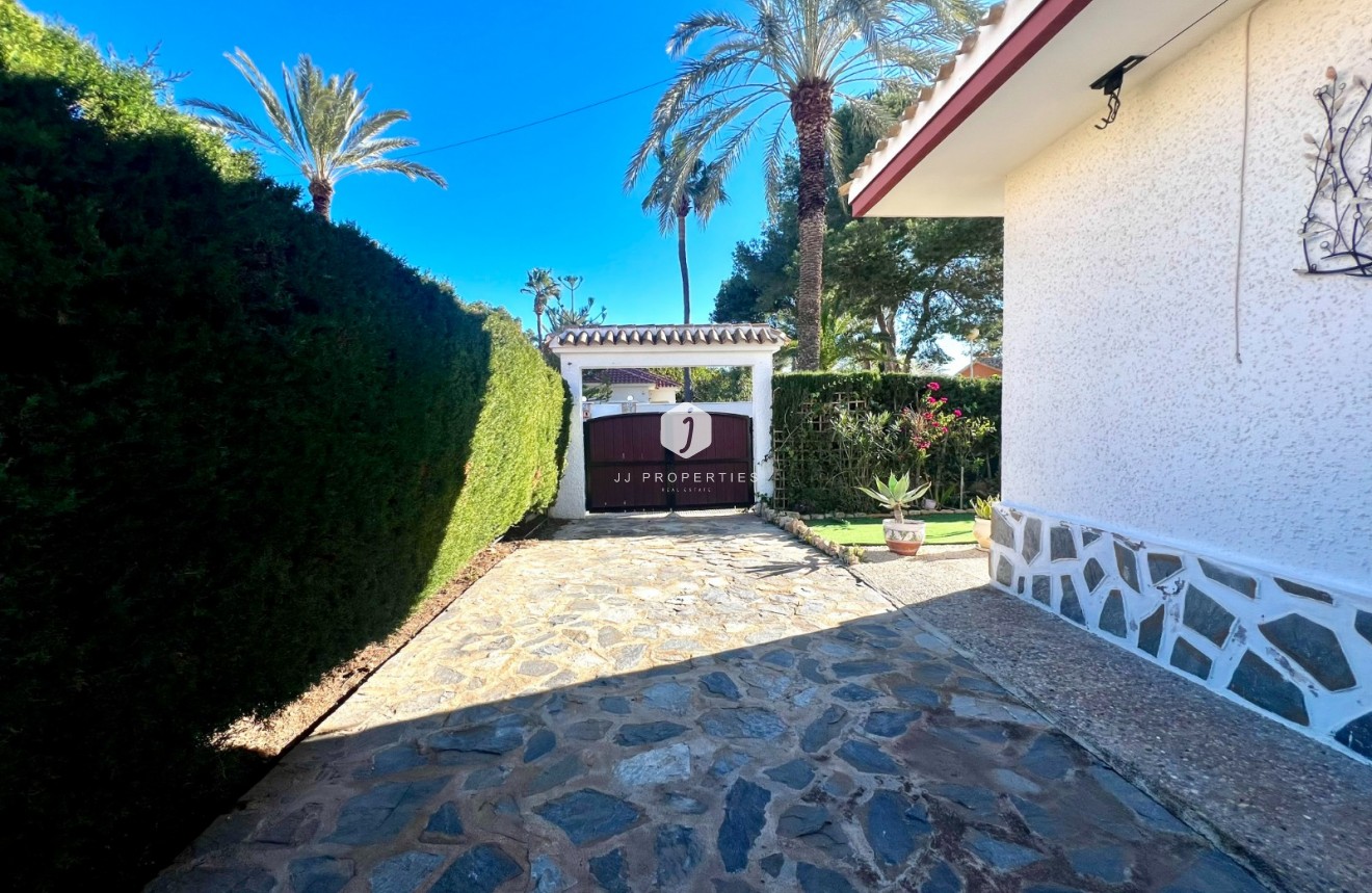 Alquiler a largo plazo - Chalet -
Cabo Roig - MUY CERCA DE LA PLAYA