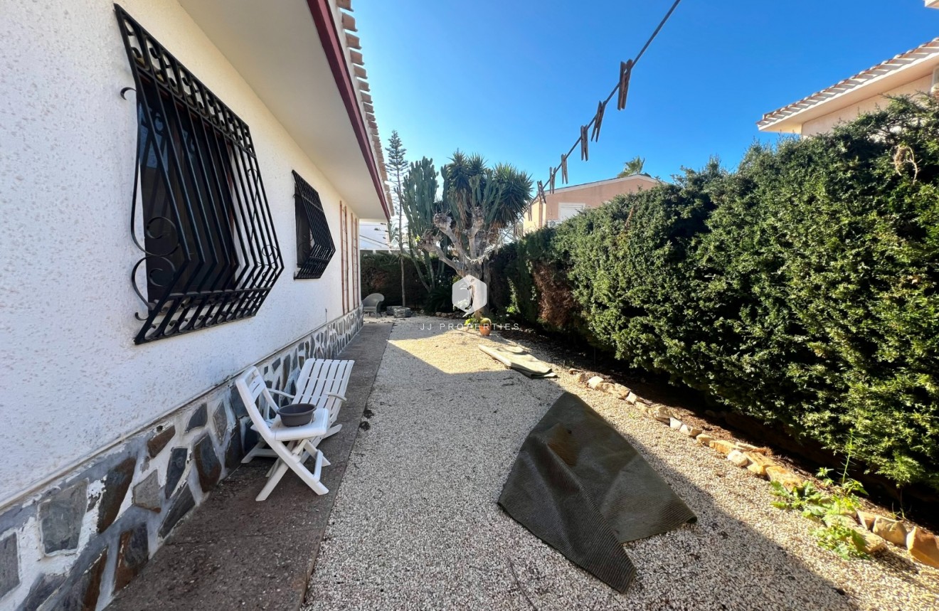 Alquiler a largo plazo - Chalet -
Cabo Roig - MUY CERCA DE LA PLAYA