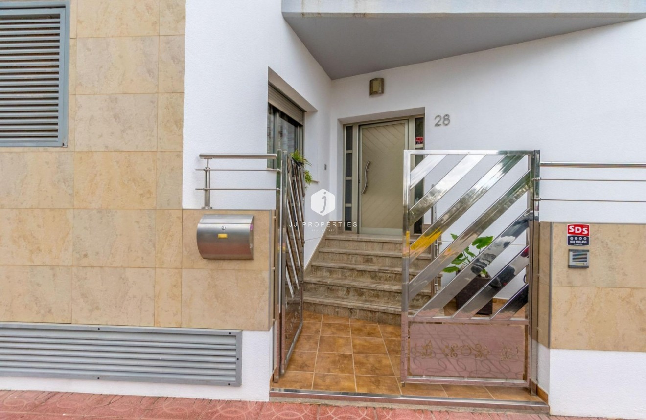 Segunda mano - Chalet -
Rojales