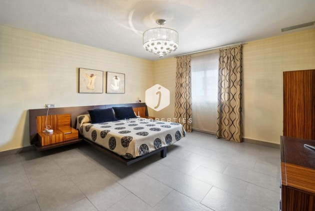 Segunda mano - Chalet -
Rojales