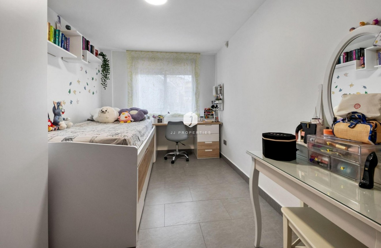 Segunda mano - Chalet -
Rojales