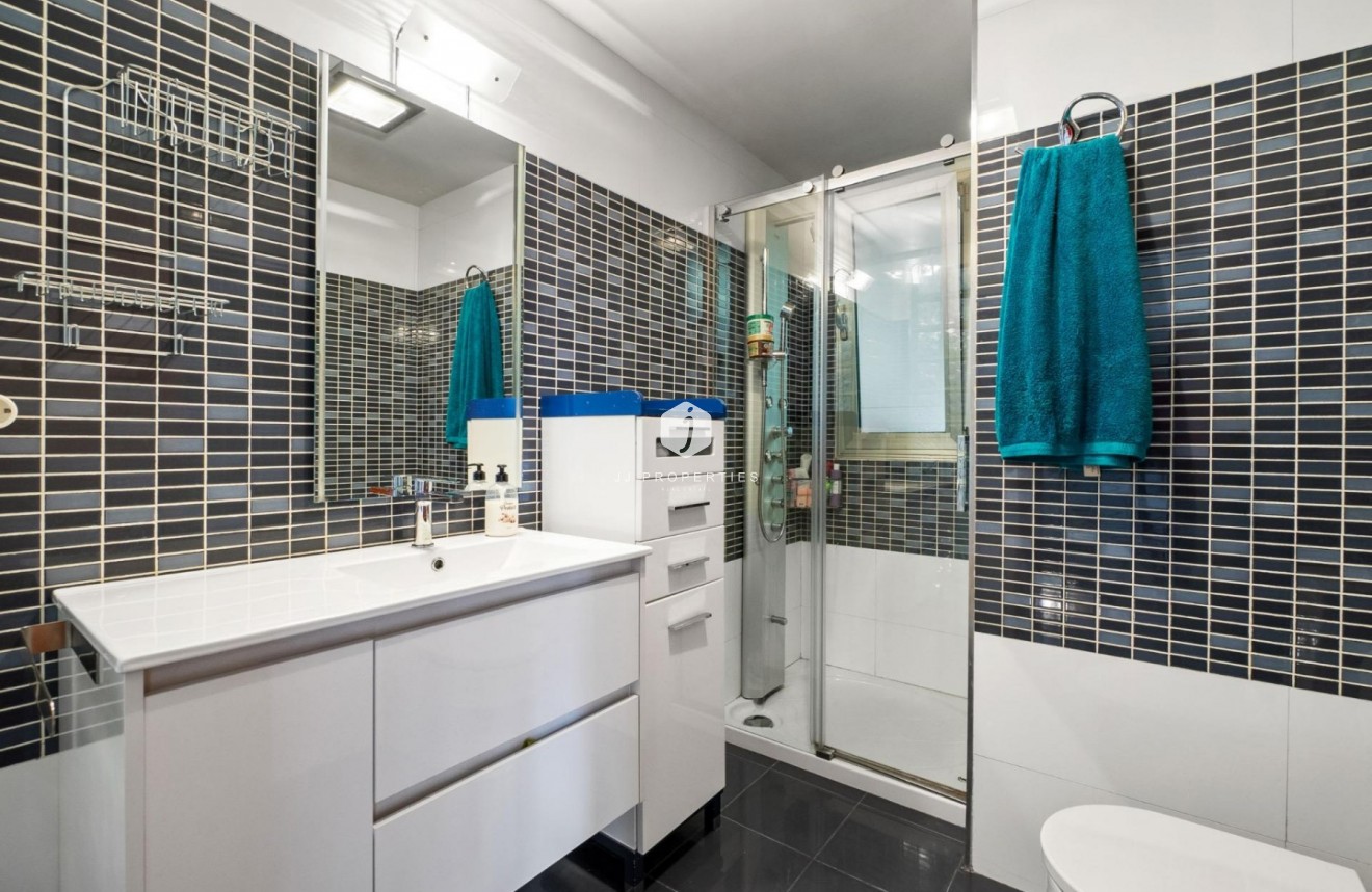 Segunda mano - Chalet -
Rojales