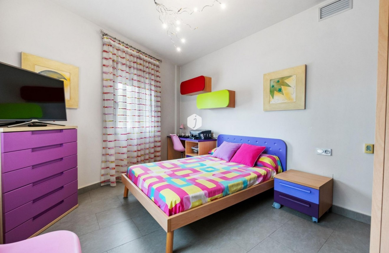 Segunda mano - Chalet -
Rojales