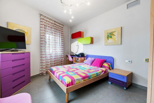 Segunda mano - Chalet -
Rojales