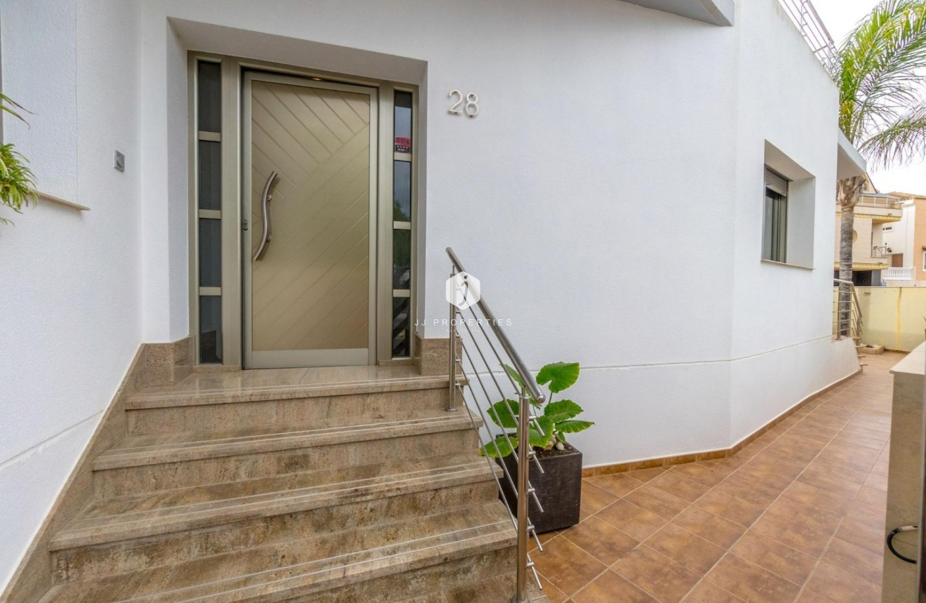 Segunda mano - Chalet -
Rojales