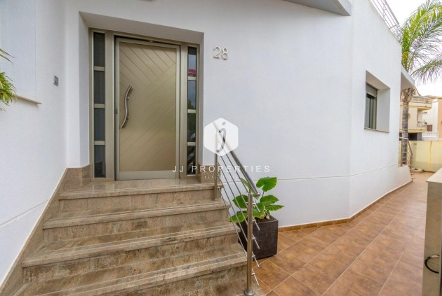 Segunda mano - Chalet -
Rojales