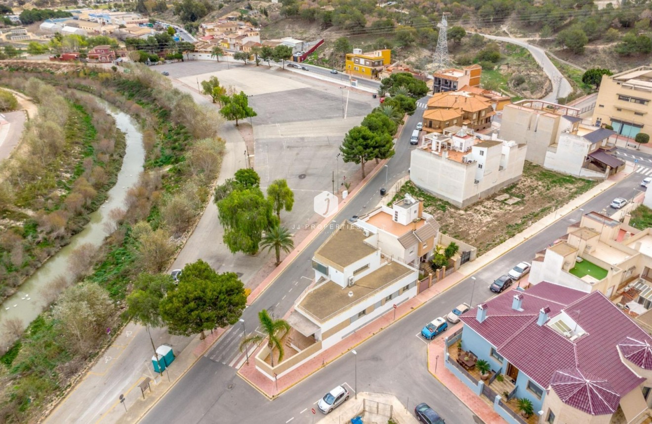 Segunda mano - Chalet -
Rojales
