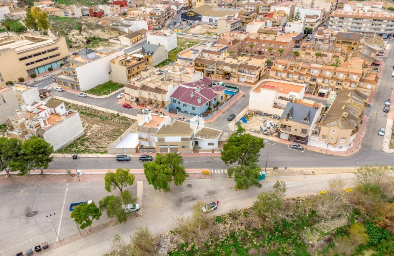 Segunda mano - Chalet -
Rojales