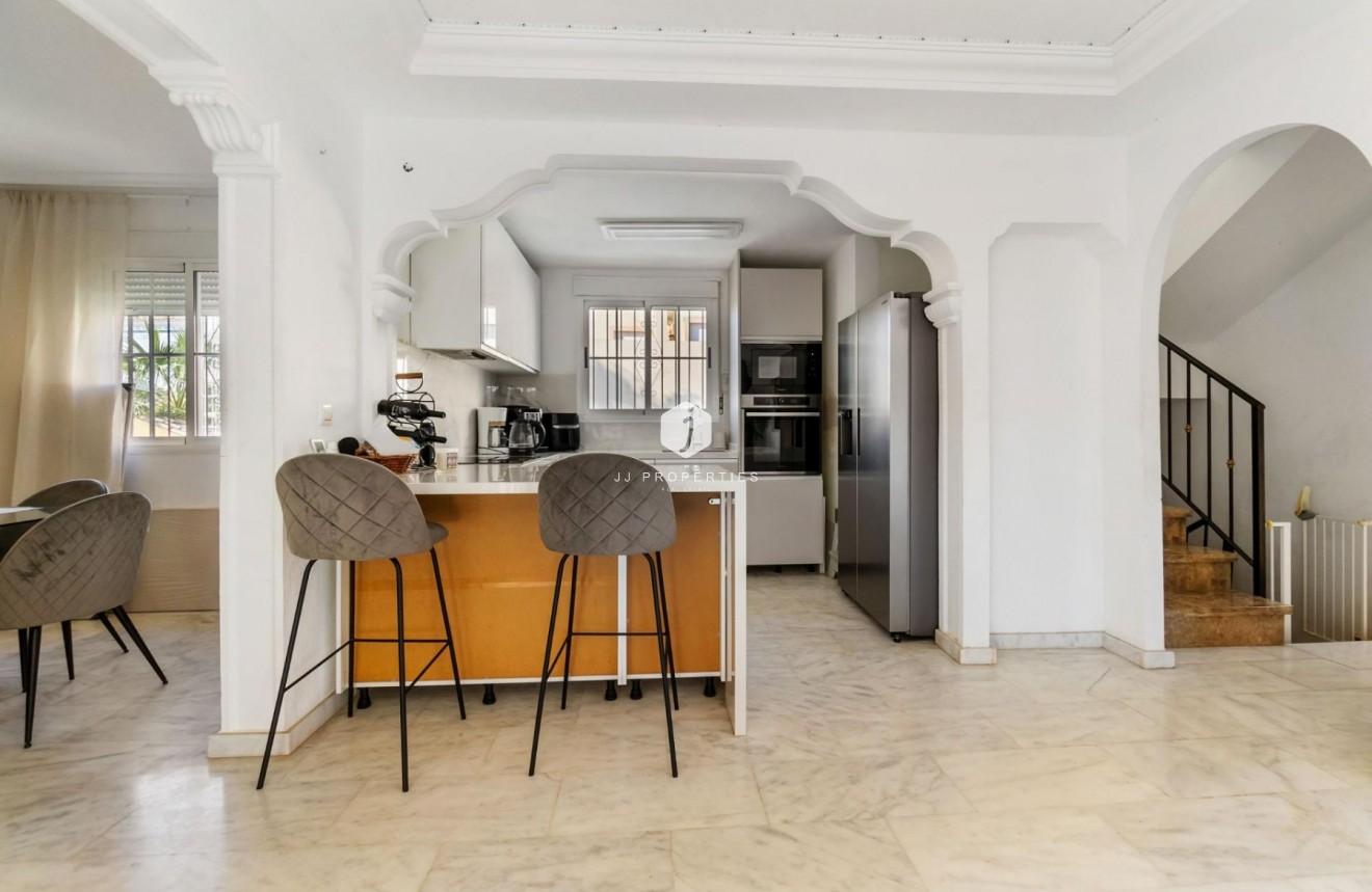 Tweedehands - Chalet -
Orihuela Costa - Las Filipinas