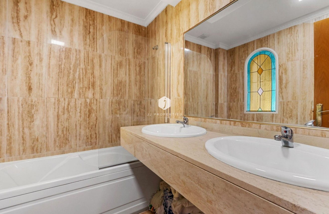 Tweedehands - Chalet -
Orihuela Costa - Las Filipinas