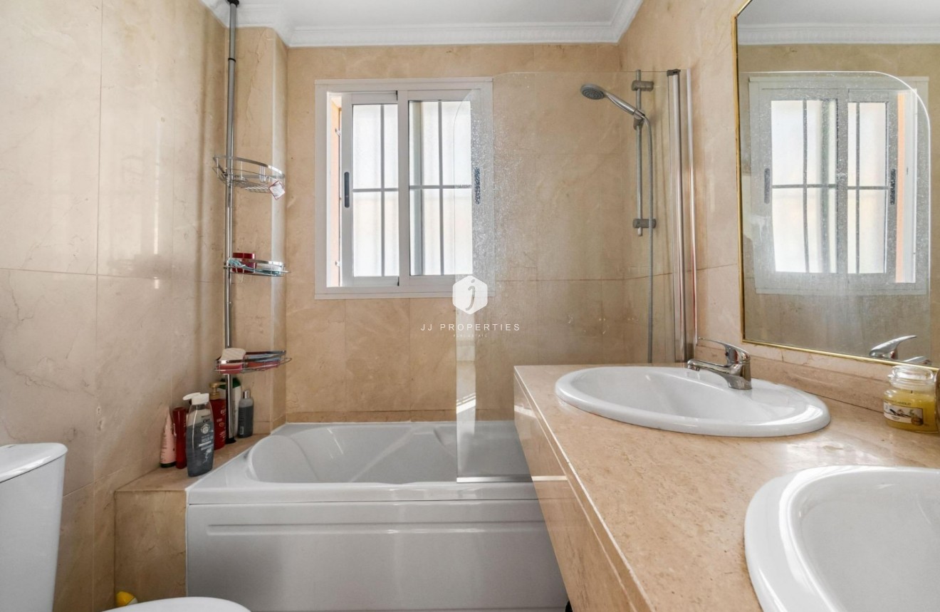 Tweedehands - Chalet -
Orihuela Costa - Las Filipinas