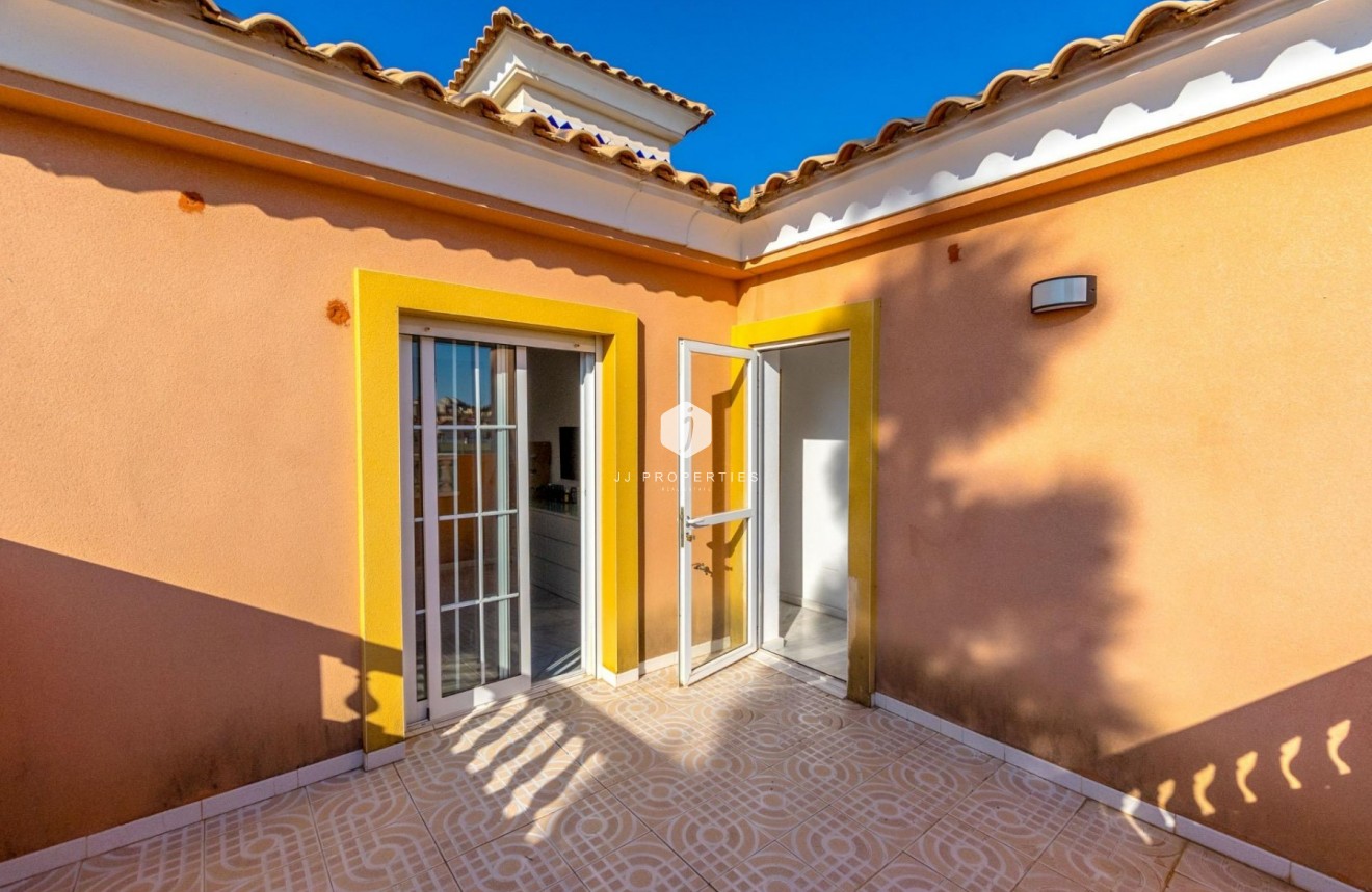 Tweedehands - Chalet -
Orihuela Costa - Las Filipinas