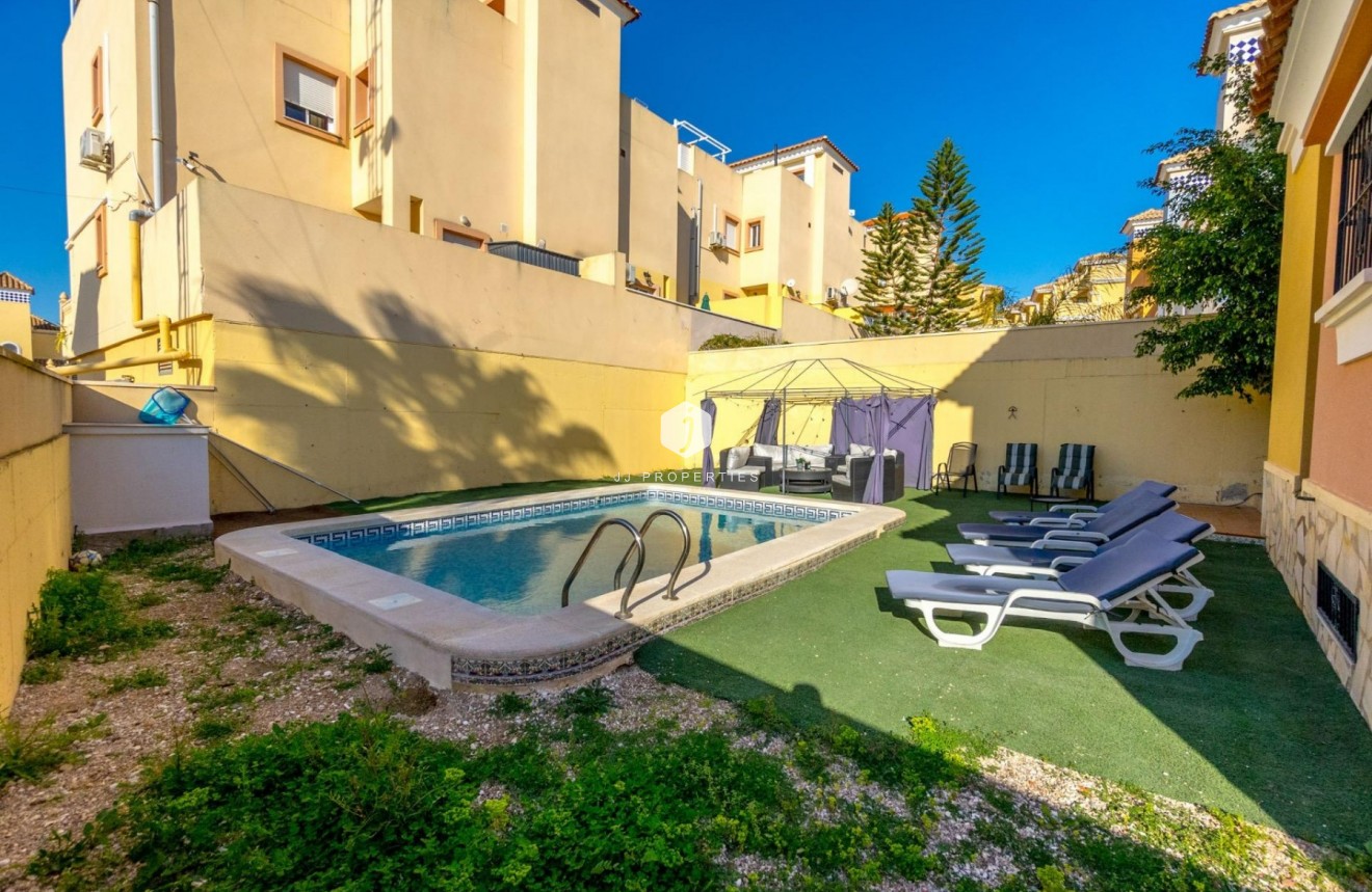 Tweedehands - Chalet -
Orihuela Costa - Las Filipinas