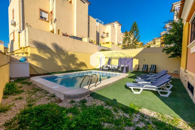 Tweedehands - Chalet -
Orihuela Costa - Las Filipinas