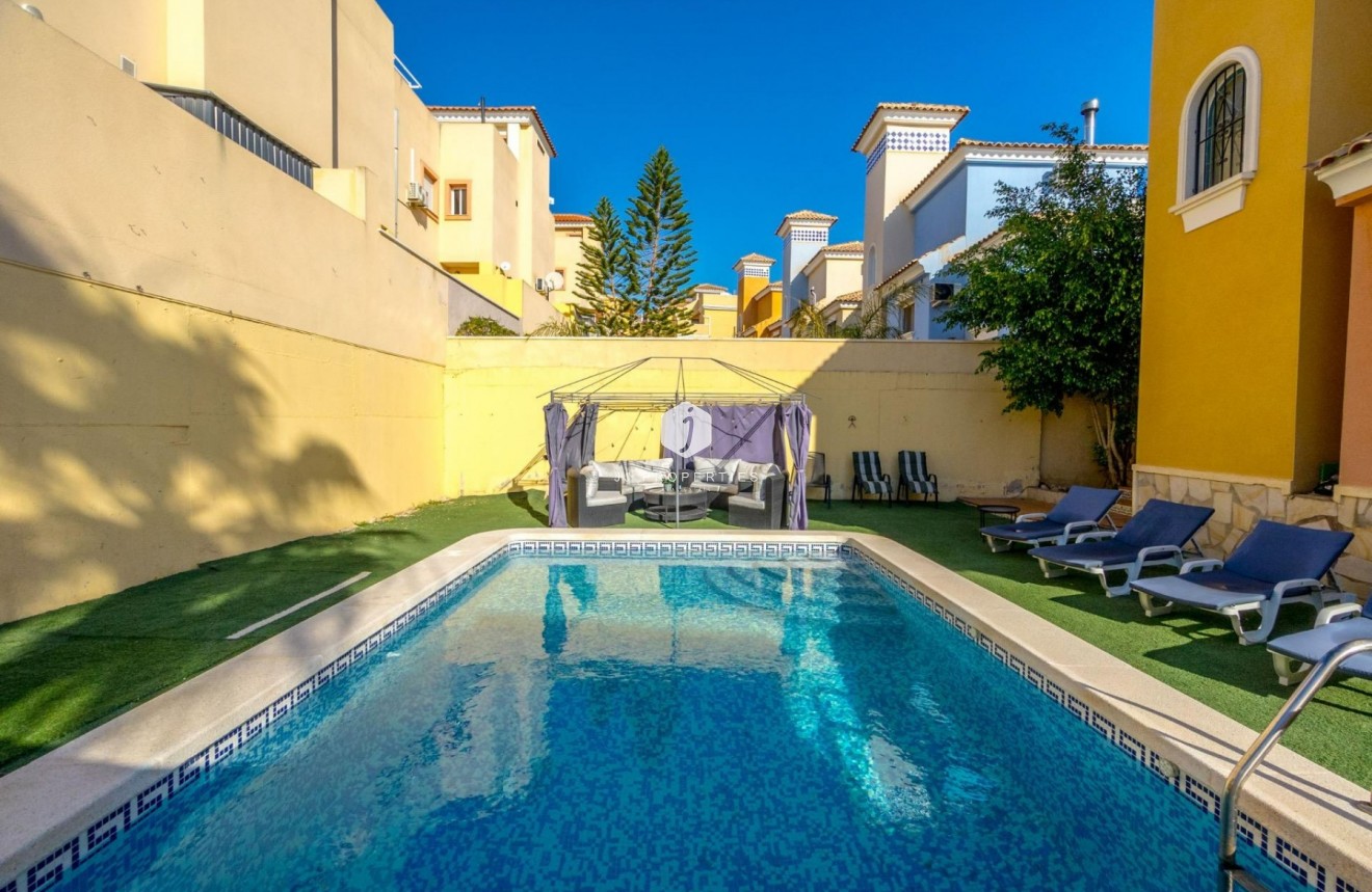 Tweedehands - Chalet -
Orihuela Costa - Las Filipinas