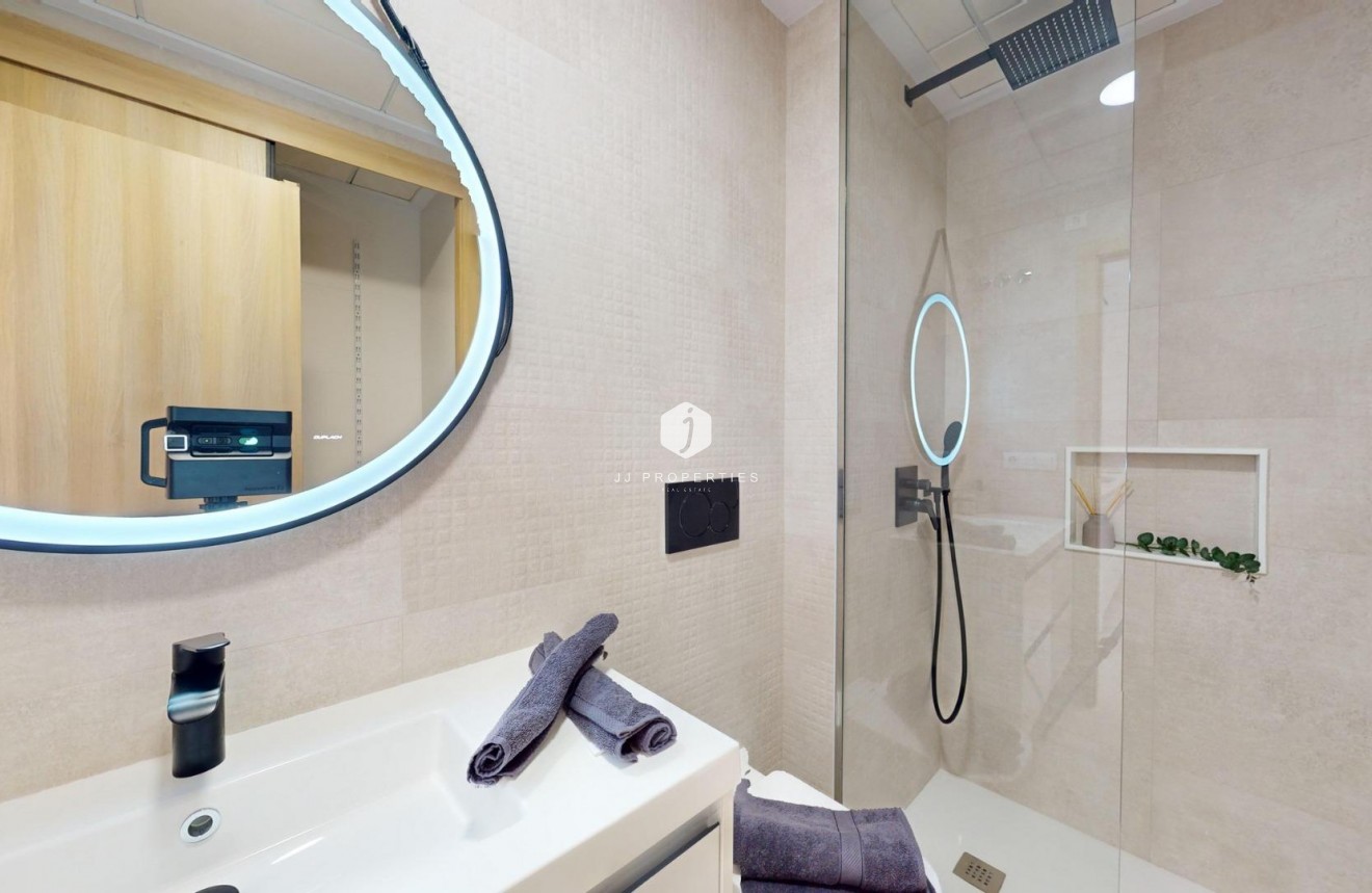 Nowy budynek - Daszek -
Pilar de la Horadada - Lo Monte