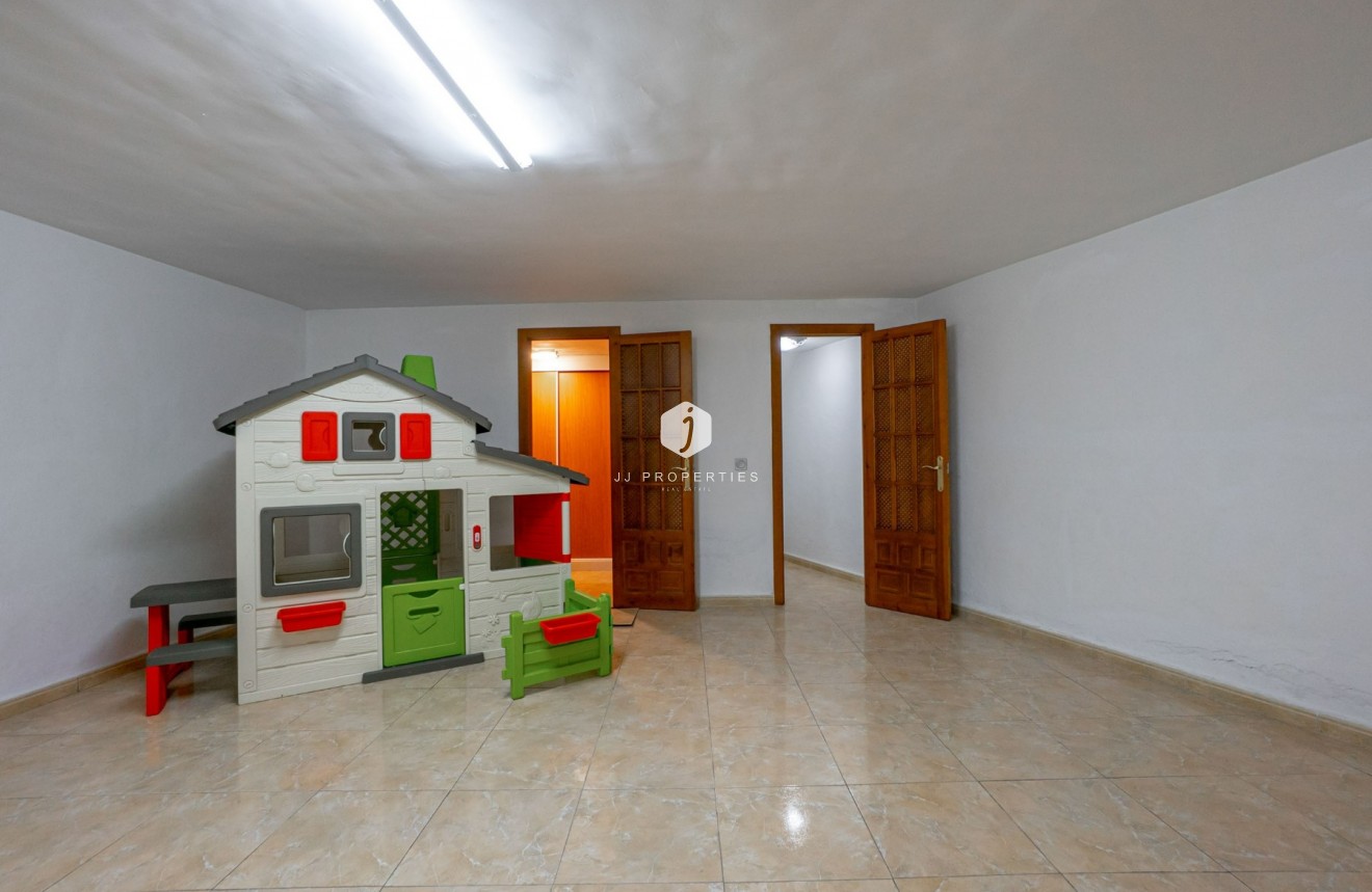 Segunda mano - Chalet -
Rojales