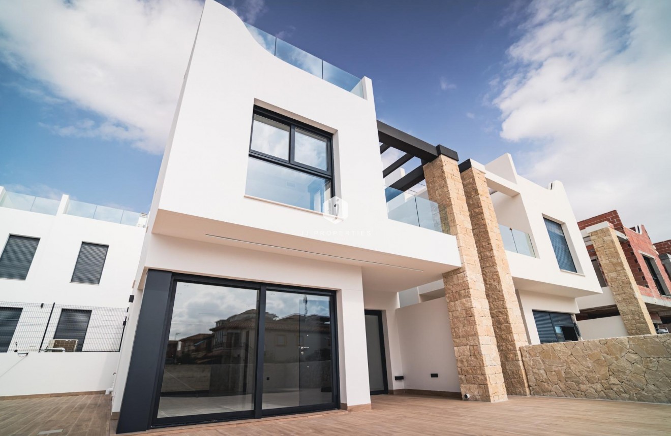 Neue Gebäude - Villa -
Orihuela Costa - Punta Prima